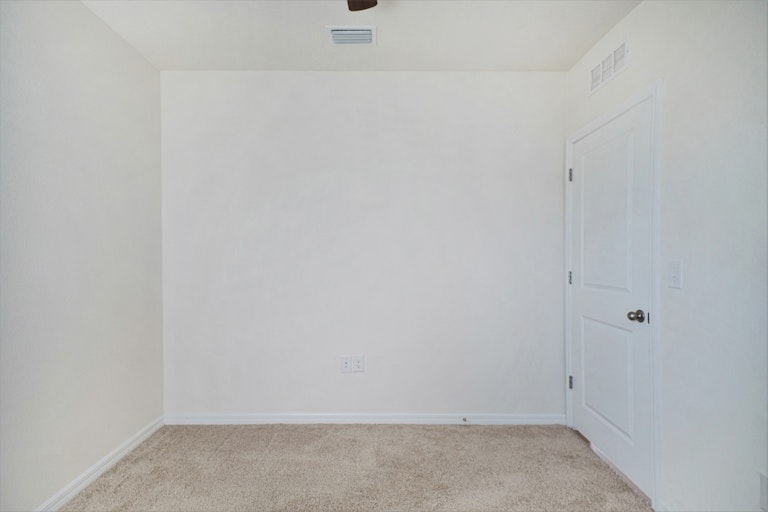 Photo 13 of 17 - 32641 Abby Lax Ln, Wesley Chapel, FL 33543
