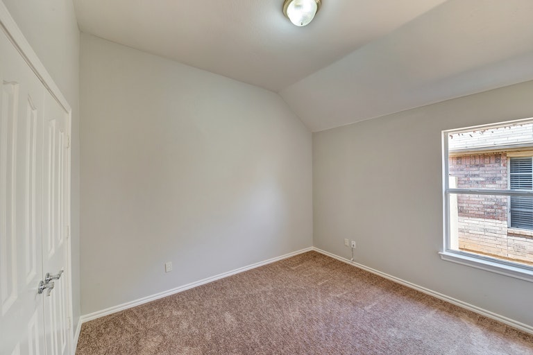 Photo 21 of 26 - 12601 Sweet Bay Dr, Euless, TX 76040