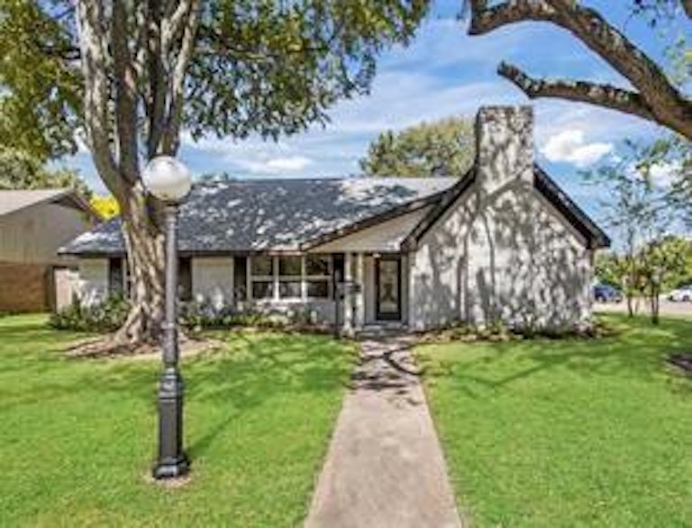 Photo 1 of 49 - 5402 Rutherglenn Dr, Houston, TX 77096