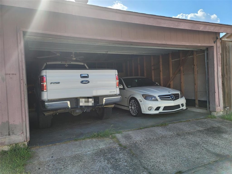 Photo 31 of 38 - 6450 Dellfern Dr, Houston, TX 77035