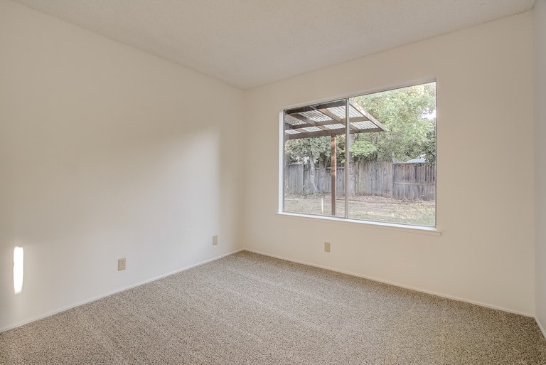 Photo 13 of 29 - 7063 Woodmore Oaks Dr, Citrus Heights, CA 95610