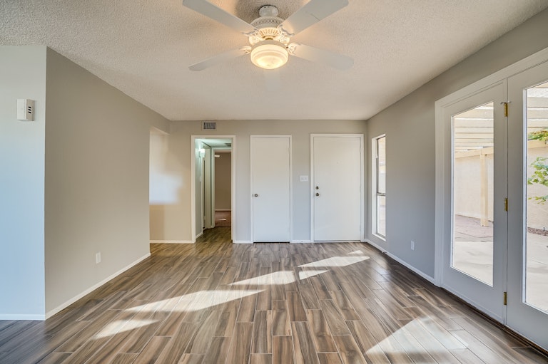 Photo 11 of 22 - 5201 E Tunder Cir, Phoenix, AZ 85044