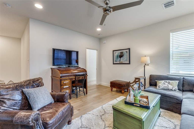Photo 19 of 31 - 6310 Oakbend Cir, Fort Worth, TX 76132