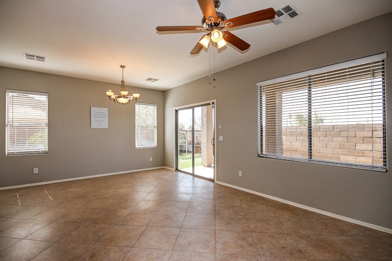 Photo 10 of 20 - 7412 W Wolf St, Phoenix, AZ 85033