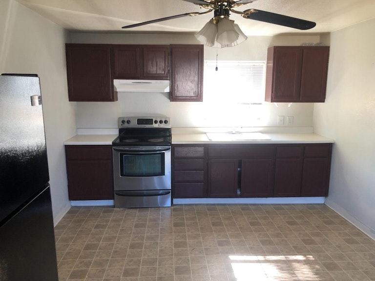 Photo 17 of 19 - 5080 Enrico Blvd, Sacramento, CA 95820