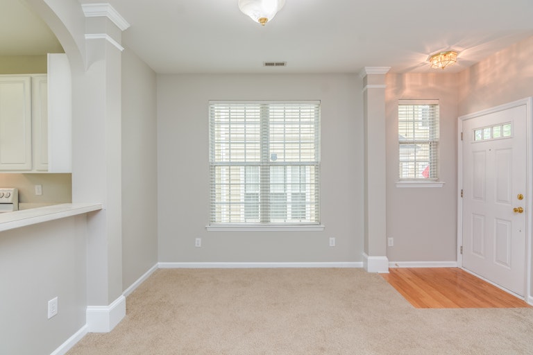 Photo 6 of 18 - 5725 Corbon Crest Ln, Raleigh, NC 27612