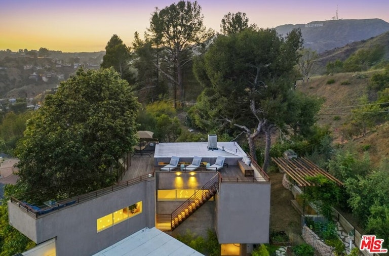 Photo 41 of 51 - 5611 Park Oak Pl, Los Angeles, CA 90068