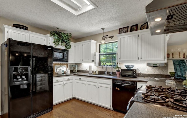 Photo 16 of 48 - 1820 Cypress Rapids Dr, New Braunfels, TX 78130