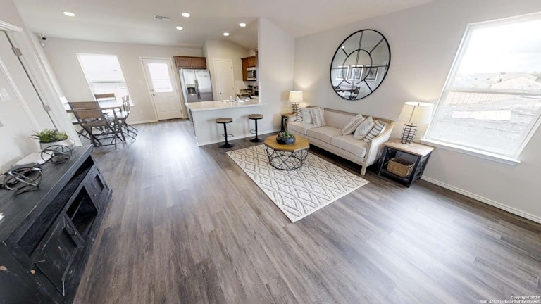 Photo 7 of 16 - 7518 Overview Pl, Converse, TX 78109