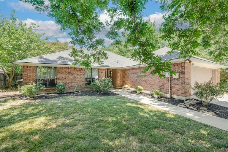 Photo 2 of 19 - 2805 R Ave, Plano, TX 75074