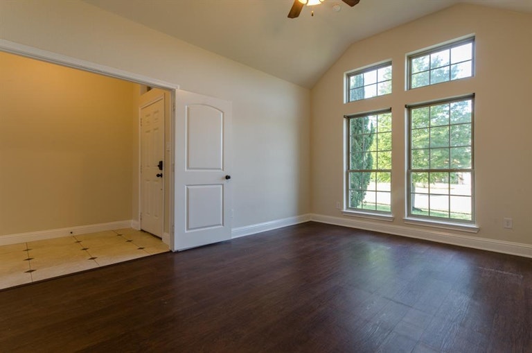 Photo 7 of 33 - 3058 Lakefield Dr, Little Elm, TX 75068