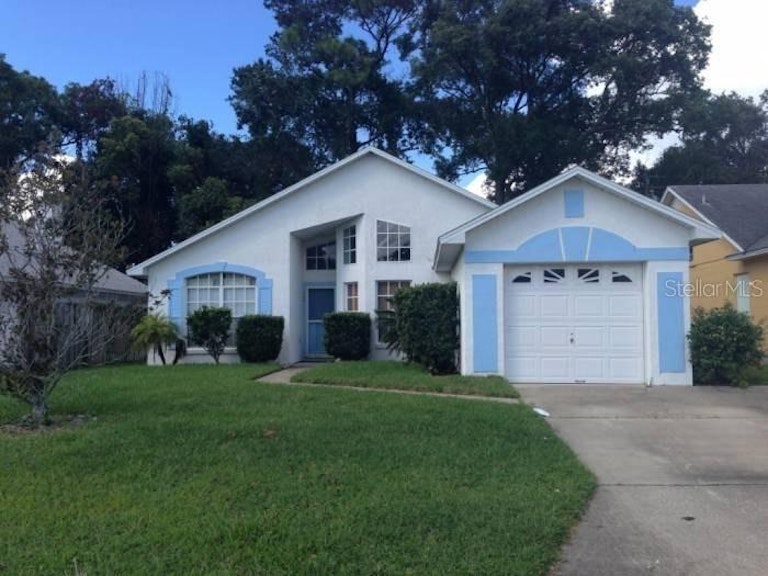 Photo 2 of 12 - 124 Kelly Cir, Sanford, FL 32773