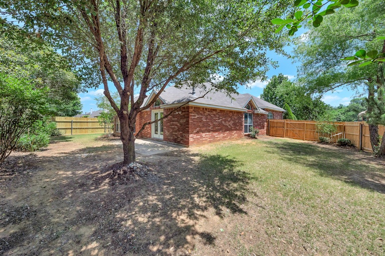Photo 26 of 26 - 12601 Sweet Bay Dr, Euless, TX 76040