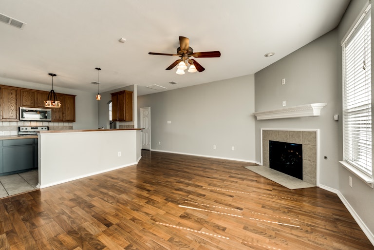 Photo 2 of 28 - 6409 Deer Run Dr, McKinney, TX 75070