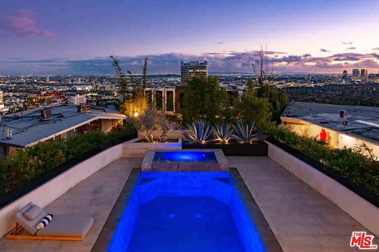 Photo 9 of 41 - 9393 Sierra Mar Dr, Los Angeles, CA 90069