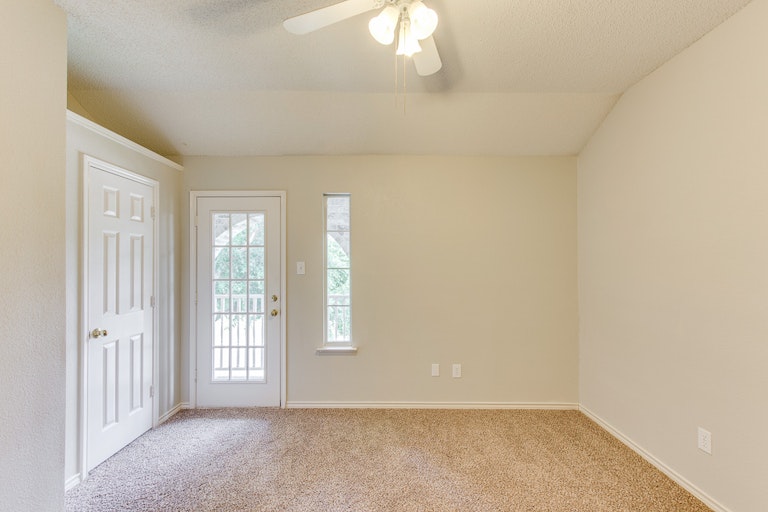 Photo 22 of 31 - 900 Heritage Pkwy S, Allen, TX 75002