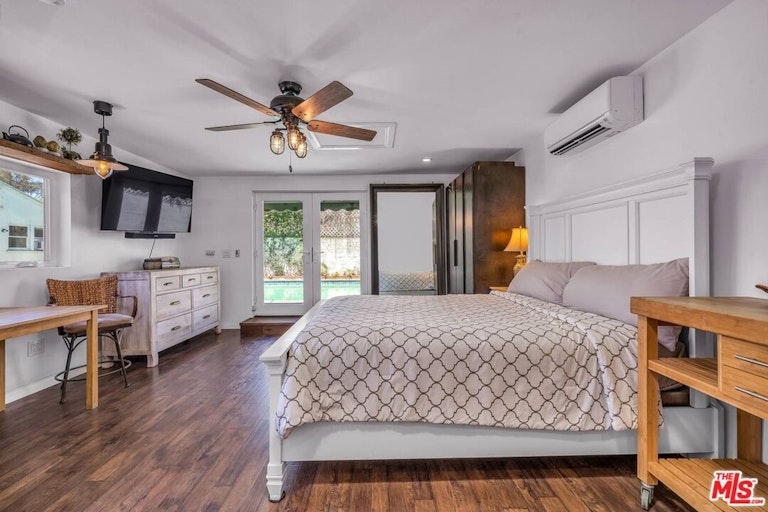 Photo 35 of 45 - 10643 Blix St, North Hollywood, CA 91602