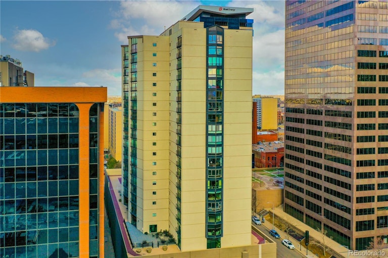 Photo 4 of 36 - 1777 Larimer St #1711, Denver, CO 80202