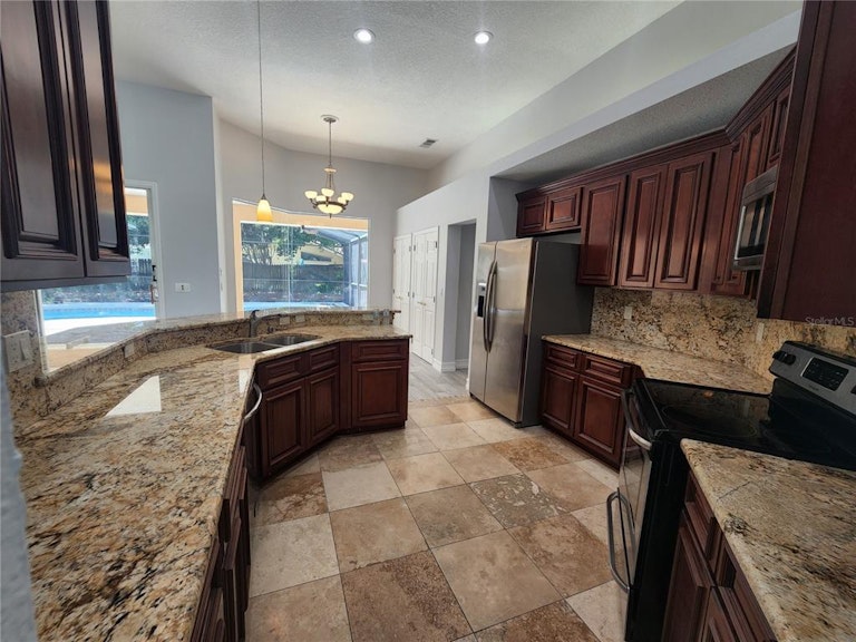 Photo 13 of 41 - 10095 Brandon Cir, Orlando, FL 32836
