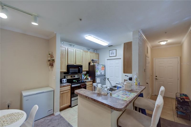 Photo 9 of 35 - 10103 Courtney Palms Blvd #202, Tampa, FL 33619