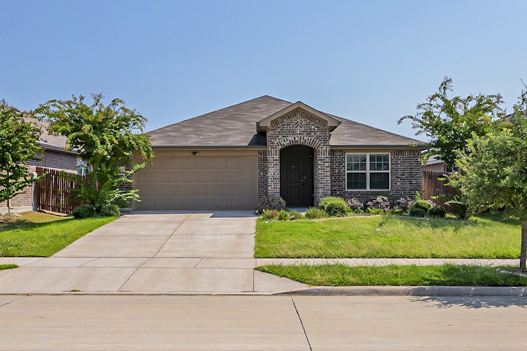 Photo 1 of 23 - 2112 Long Forest Rd, Forney, TX 75126