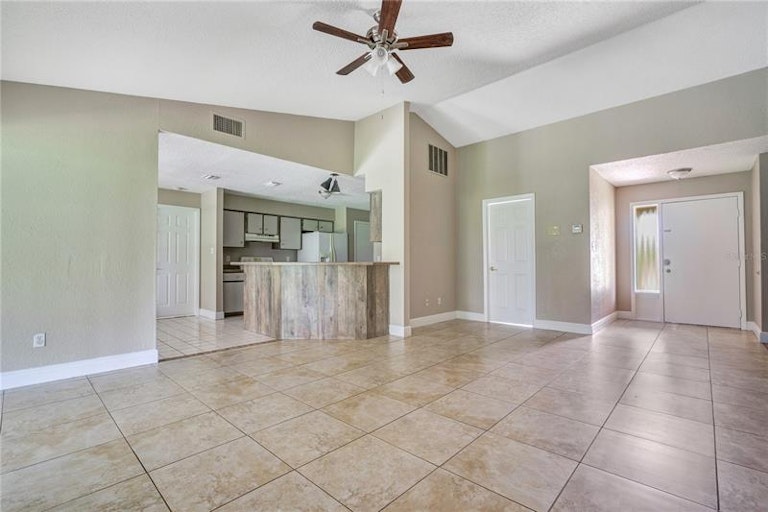 Photo 2 of 33 - 9425 Cannon Dr, Orlando, FL 32817