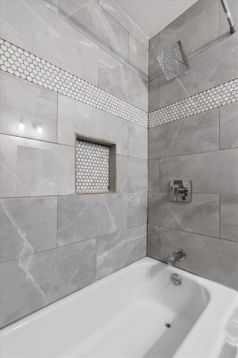 Photo 27 of 34 - 411 Seawind, Lakeway, TX 78734