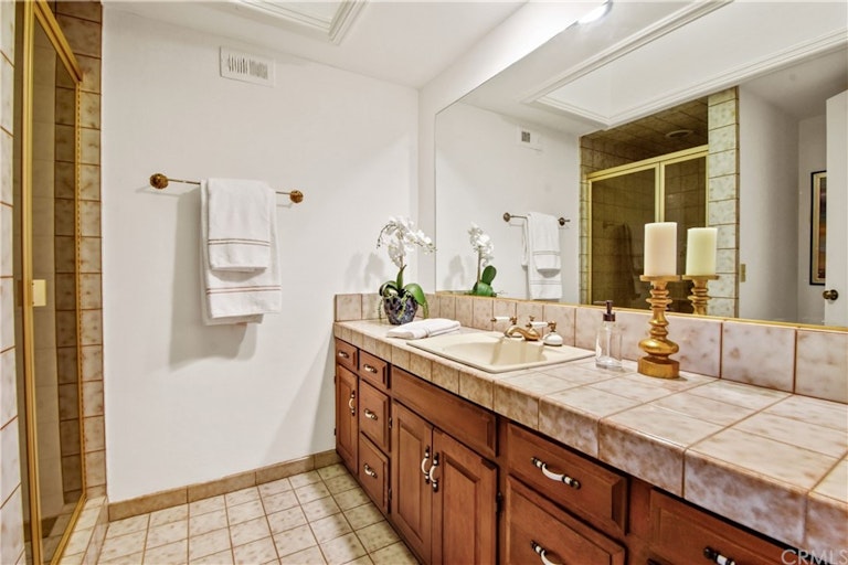 Photo 26 of 45 - 3682 Escapade Cir, Huntington Beach, CA 92649