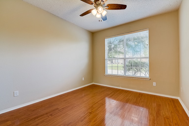 Photo 31 of 37 - 4009 Pear Ridge Dr, The Colony, TX 75056