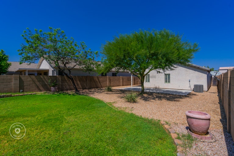 Photo 8 of 22 - 2415 E Morrow Dr, Phoenix, AZ 85050