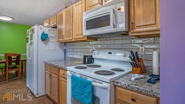 Photo 11 of 33 - 6732 Dorsett Shoals Rd, Douglasville, GA 30135