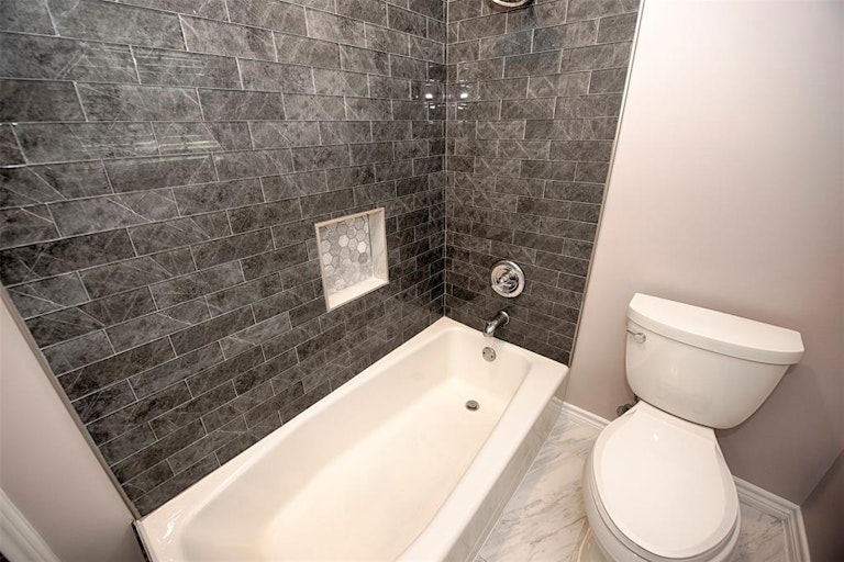 Photo 25 of 36 - 4910 Nina Lee Ln, Houston, TX 77092