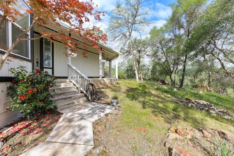 Photo 24 of 73 - 23236 Baker Ct, Auburn, CA 95602
