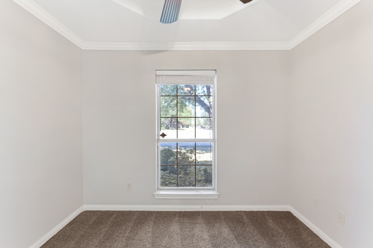 Photo 13 of 24 - 1729 Spinnaker Ln, Azle, TX 76020