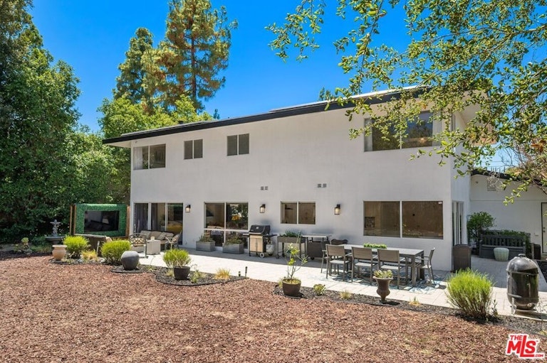 Photo 36 of 37 - 22334 Liberty Bell Rd, Calabasas, CA 91302