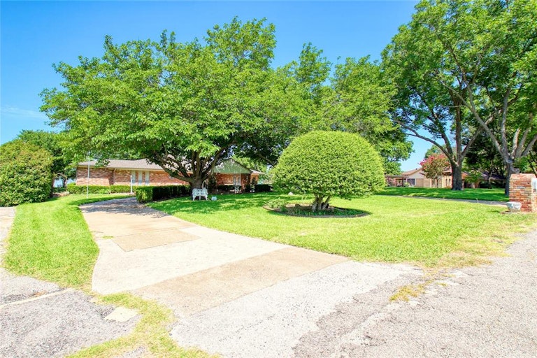 Photo 6 of 27 - 5520 Lakeview Cir, Rowlett, TX 75089
