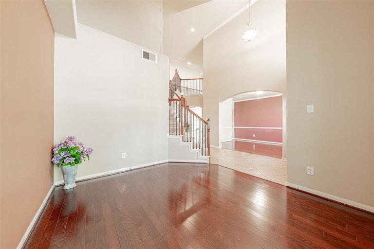 Photo 7 of 45 - 6815 Sorrelwood Ln, Sugar Land, TX 77479