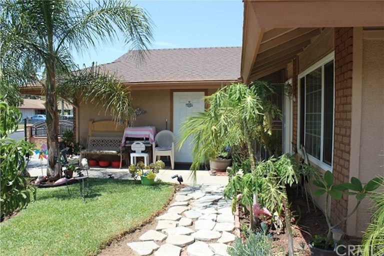 Photo 2 of 19 - 7905 Galway Ct, Riverside, CA 92503