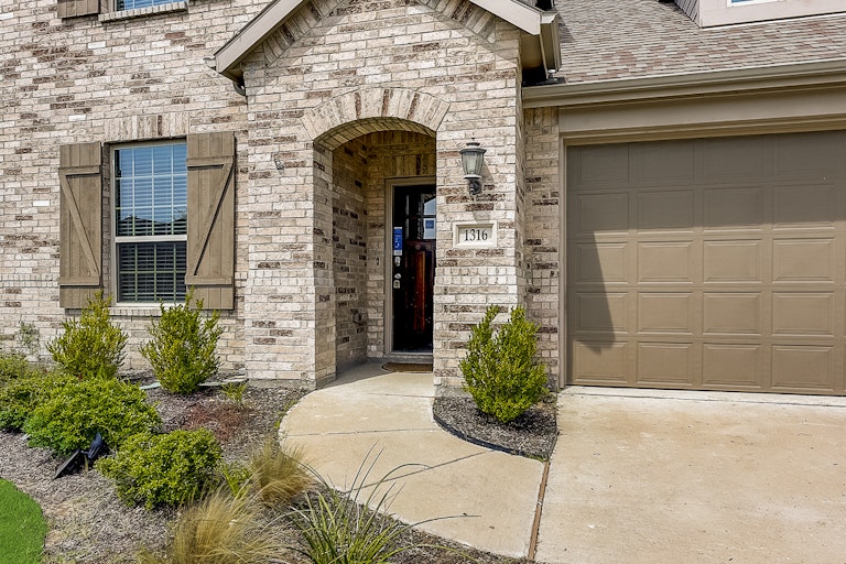Photo 14 of 42 - 1316 Carlsbad Dr, Forney, TX 75126