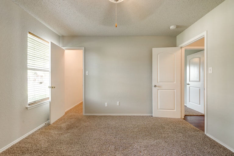 Photo 20 of 28 - 2039 Angelica Way, Dallas, TX 75217