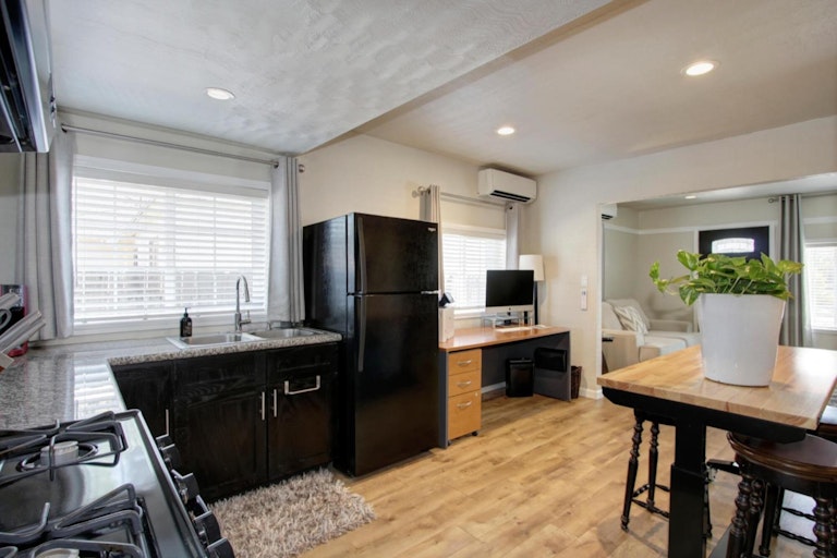 Photo 16 of 36 - 3808 32nd St, Sacramento, CA 95820