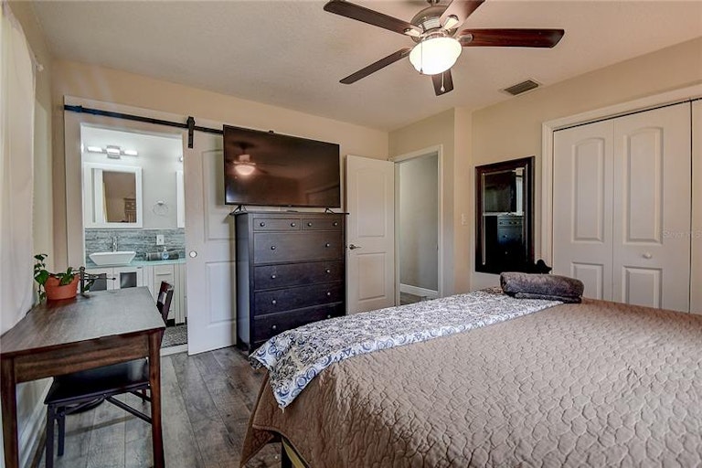 Photo 13 of 25 - 1625 Madrid Dr, Largo, FL 33778
