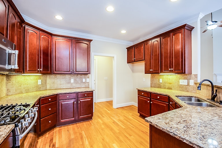 Photo 3 of 28 - 1804 Blackstone Dr, Durham, NC 27712