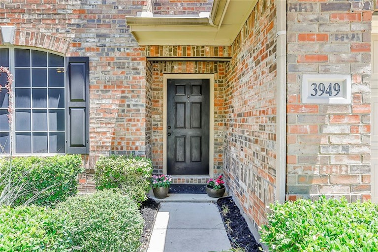 Photo 4 of 32 - 3949 Diamond Ridge Dr, Fort Worth, TX 76244