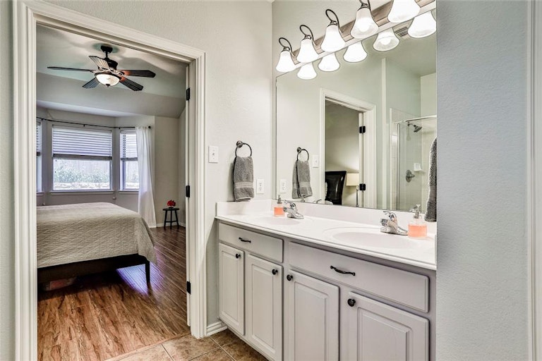 Photo 22 of 32 - 3949 Diamond Ridge Dr, Fort Worth, TX 76244