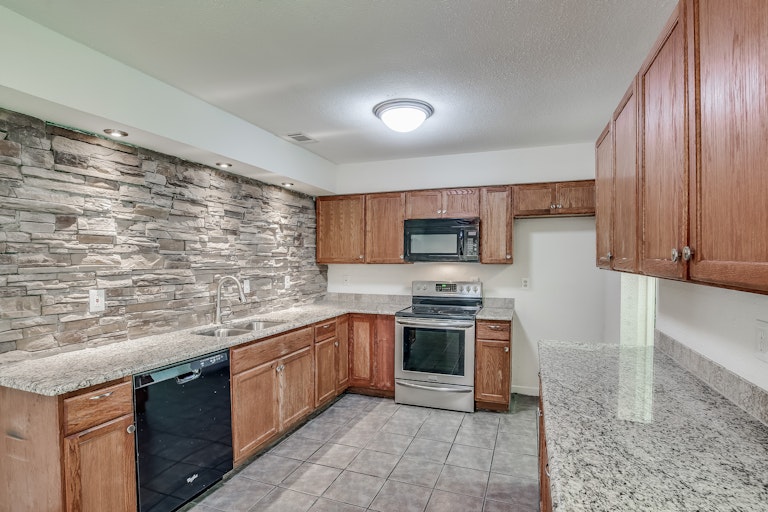 Photo 16 of 32 - 207 Cherrybark Dr, Coppell, TX 75019