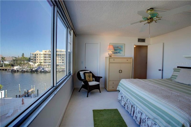Photo 12 of 22 - 9150 Blind Pass Rd #404, Sarasota, FL 34242