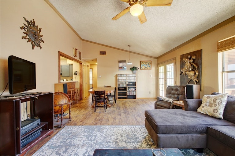 Photo 3 of 23 - 5903 Kevin Kelly Pl, Austin, TX 78727