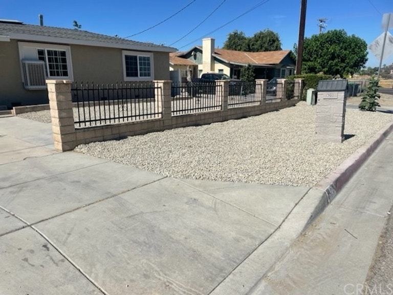 Photo 2 of 24 - 620 E Washington Ave, San Jacinto, CA 92583