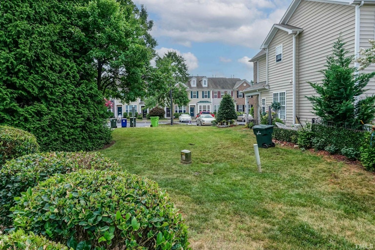 Photo 21 of 21 - 895 Cupola Dr, Raleigh, NC 27603